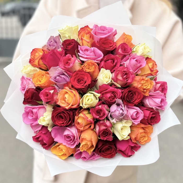 51 роза яркий микс в упаковке