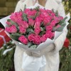 51 розовая роза с нобилисом
