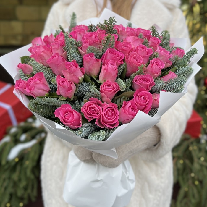 51 розовая роза с нобилисом