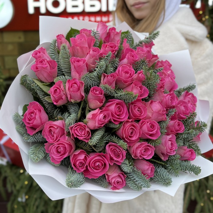 51 розовая роза с нобилисом