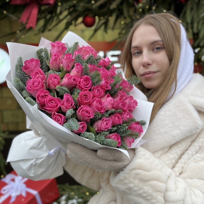 51 розовая роза с нобилисом