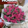51 розовая роза с нобилисом