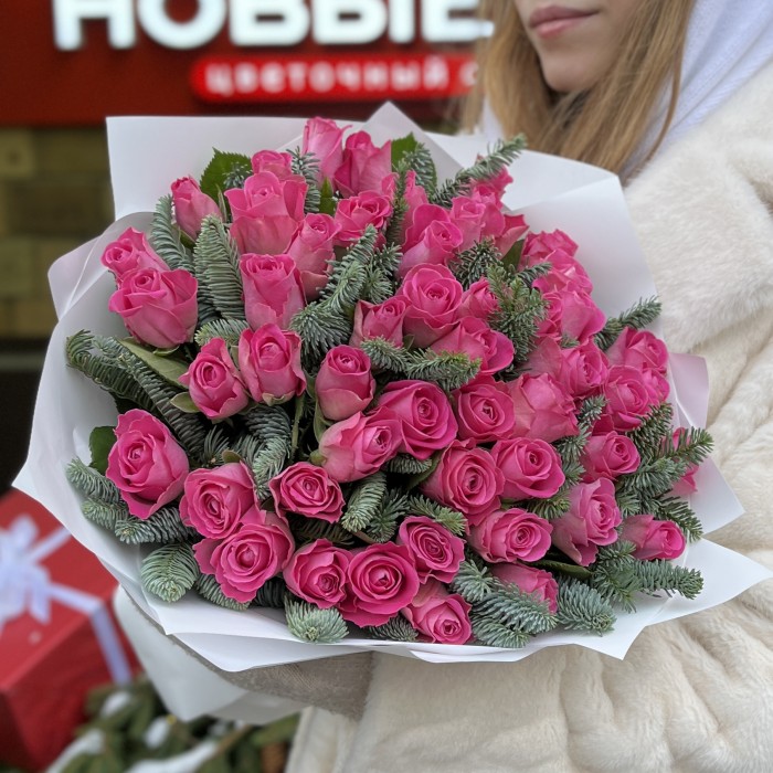 51 розовая роза с нобилисом