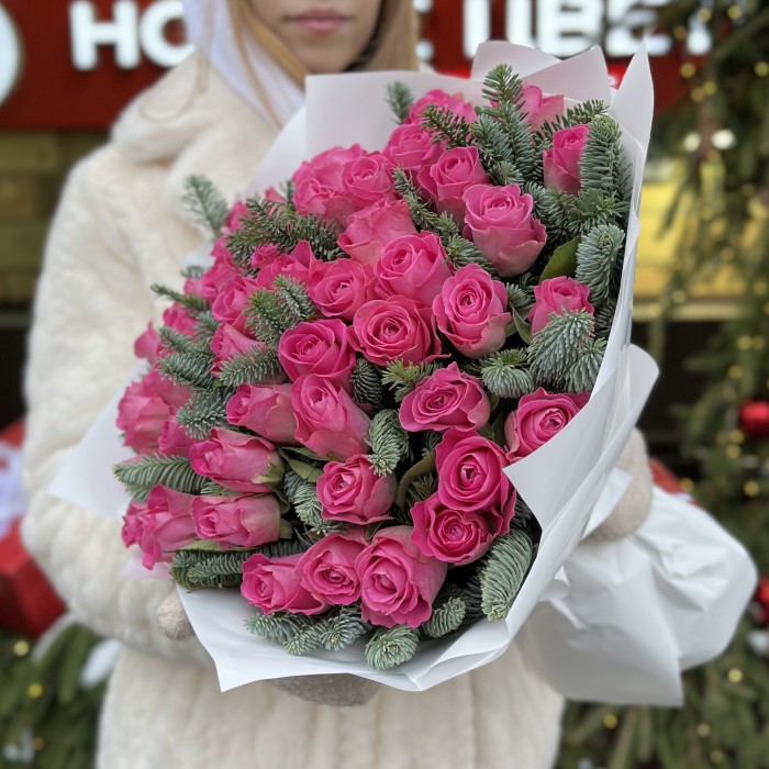 51 розовая роза с нобилисом