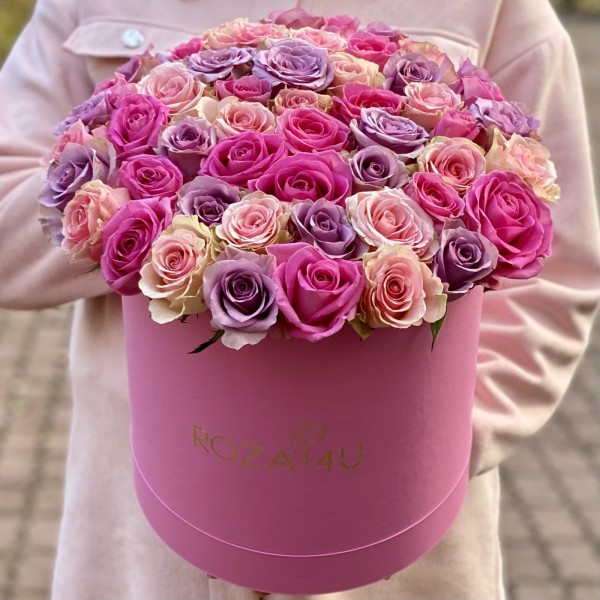 51 роза микс в шляпной коробке | доставка по Москве и области