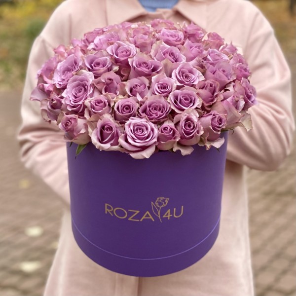 51 сиреневая роза Найнтингейл в коробке