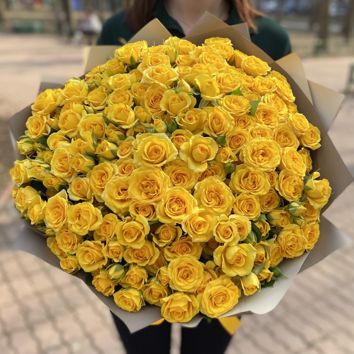 51 желтая кустовая роза 40см