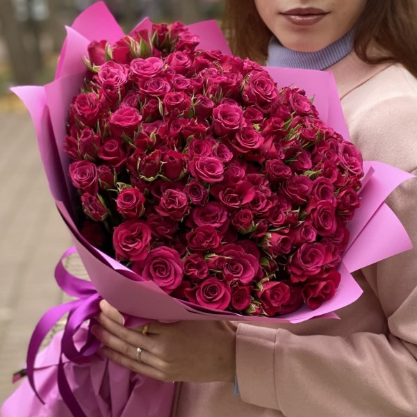 51 малиновая кустовая роза 50 см