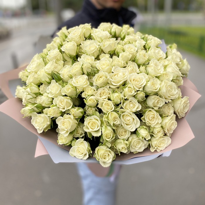 51 белая кустовая роза 50 см