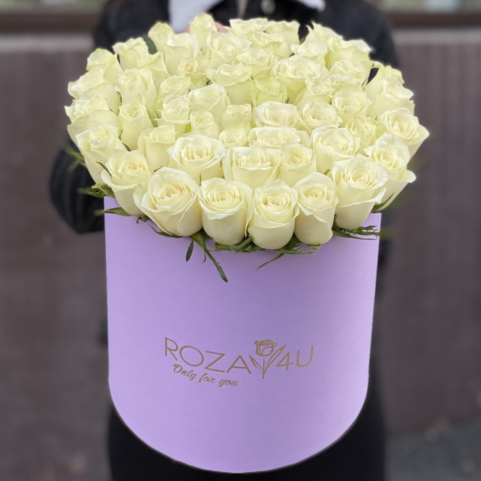 51 белая роза в коробке