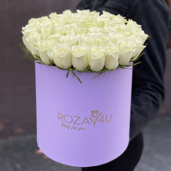 51 белая роза в коробке