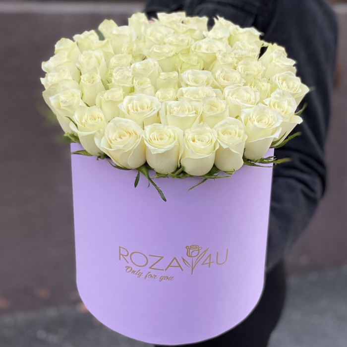 51 белая роза в коробке