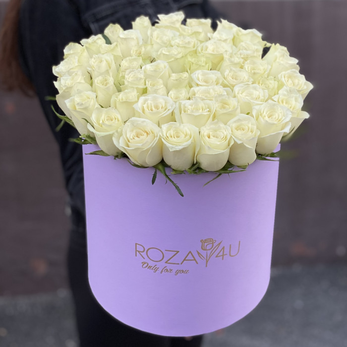 51 белая роза в коробке
