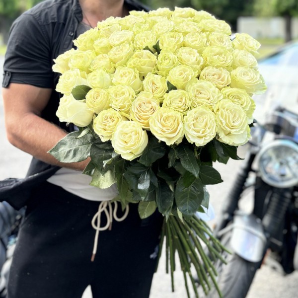 51 белая роза Мондиаль 80 см