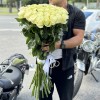 51 белая роза Мондиаль 80 см