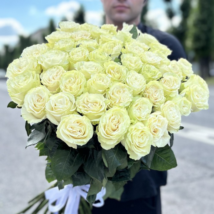 51 белая роза Мондиаль 80 см
