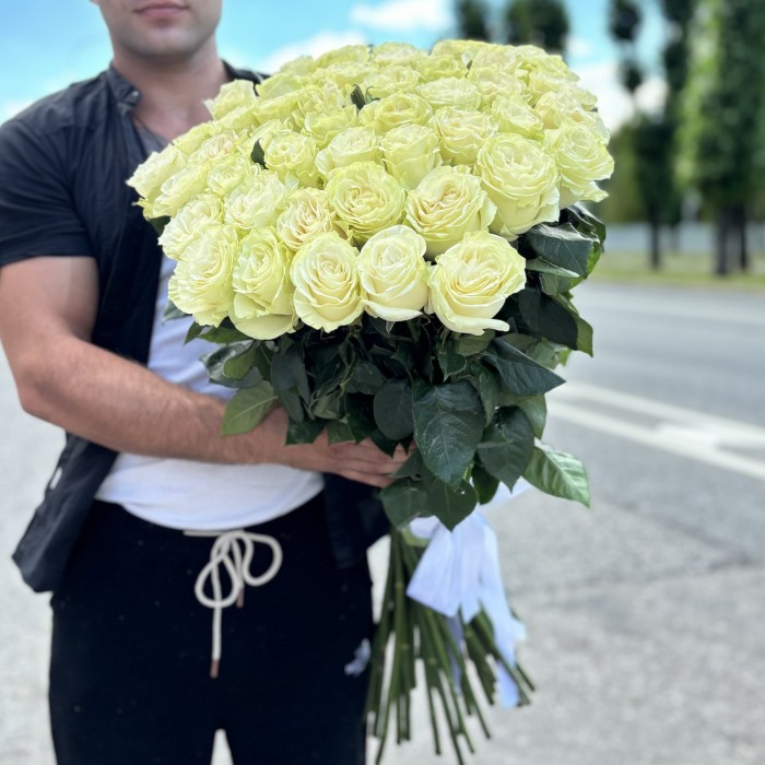 51 белая роза Мондиаль 80 см