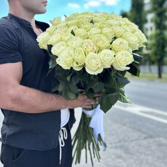 51 белая роза Мондиаль 80 см