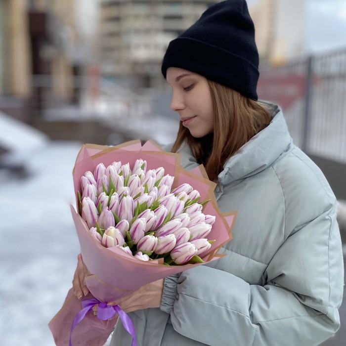 51 бело-фиолетовый тюльпан Флеминг Флег