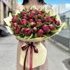 51 бордовый пион в упаковке