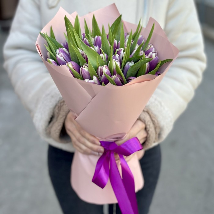 51 бело-фиолетовый тюльпан Лайт харт