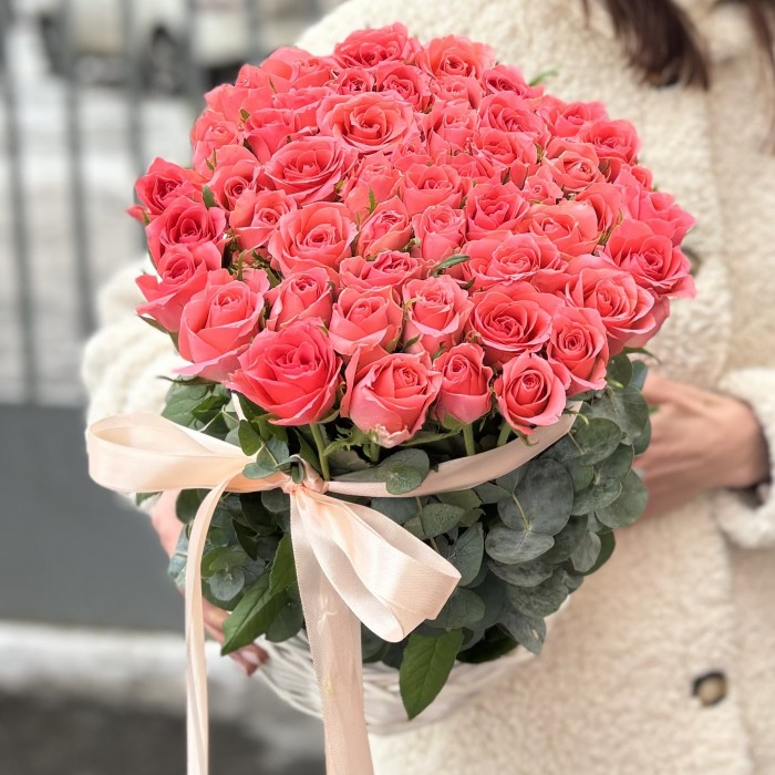 51 коралловая роза Эйс Пинк в корзине