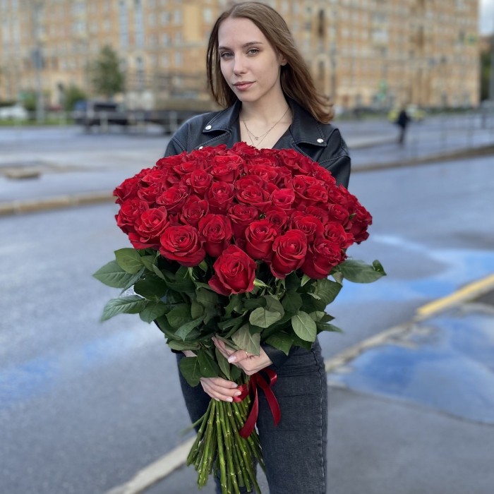 51 красная роза Эвер Ред 80 см