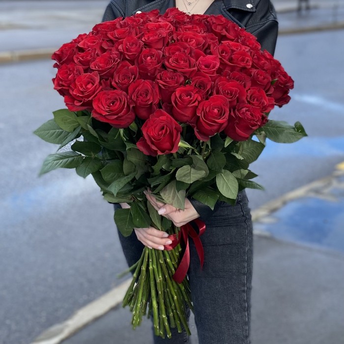 51 красная роза Эвер Ред 80 см