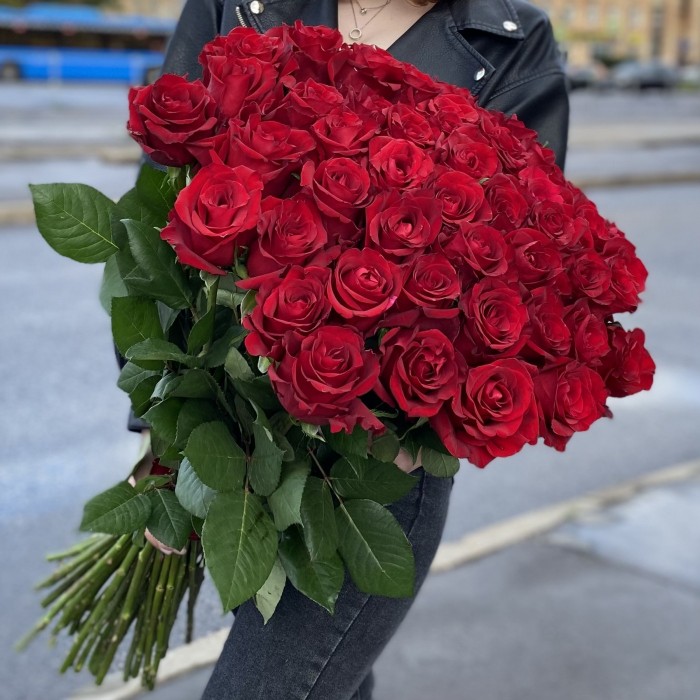 51 красная роза Эвер Ред 80 см