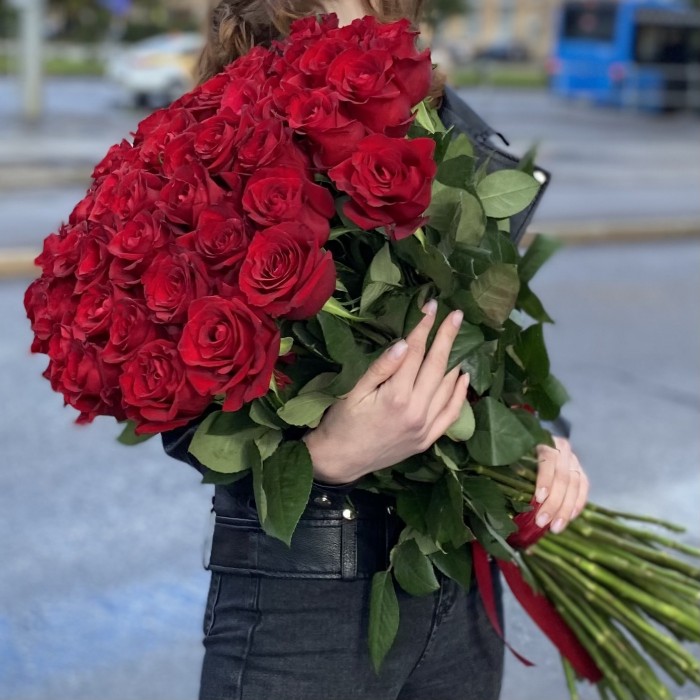 51 красная роза Эвер Ред 80 см