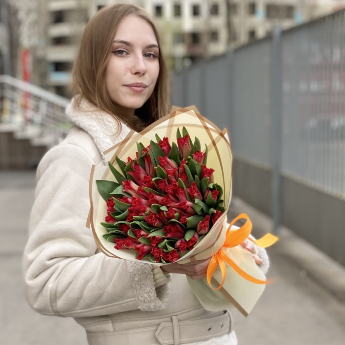 51 красный тюльпан Ред дресс