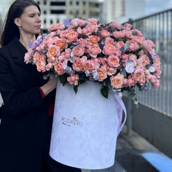 51 кустовая пионовидная роза Джульетта в бархатной коробке