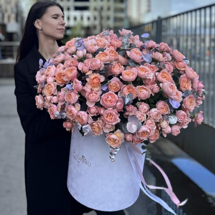 51 кустовая пионовидная роза Джульетта в бархатной коробке