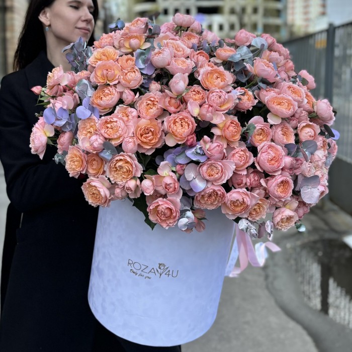 51 кустовая пионовидная роза Джульетта в бархатной коробке