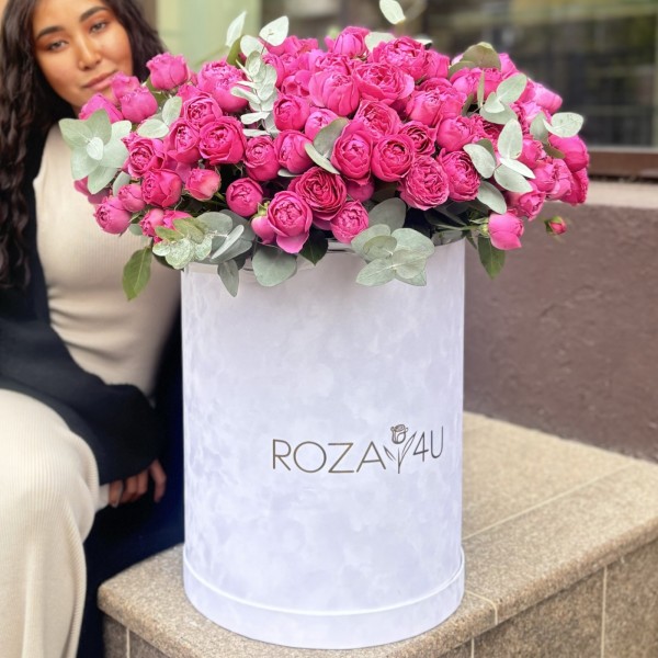 51 кустовая пионовидная роза Мисти Баблс в бархатной коробке