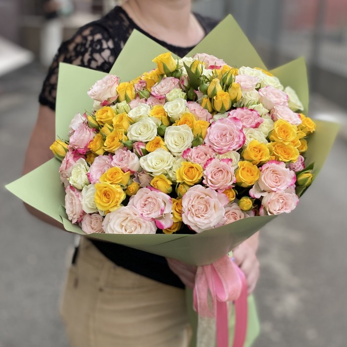 51 кустовая роза Нежный Вальс