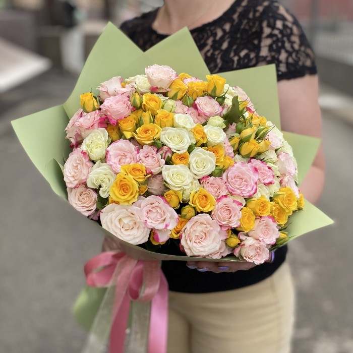 51 кустовая роза Нежный Вальс