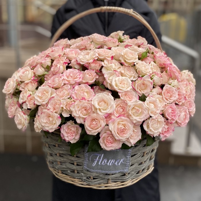 51 кустовая роза Рефлекс в корзине