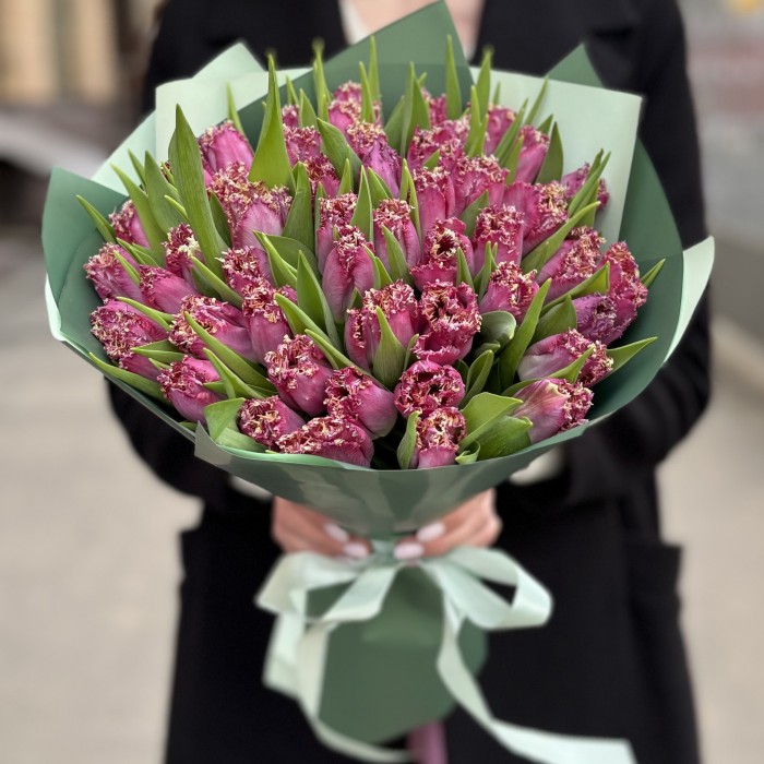 51 махровый темно-розовый тюльпан в упаковке