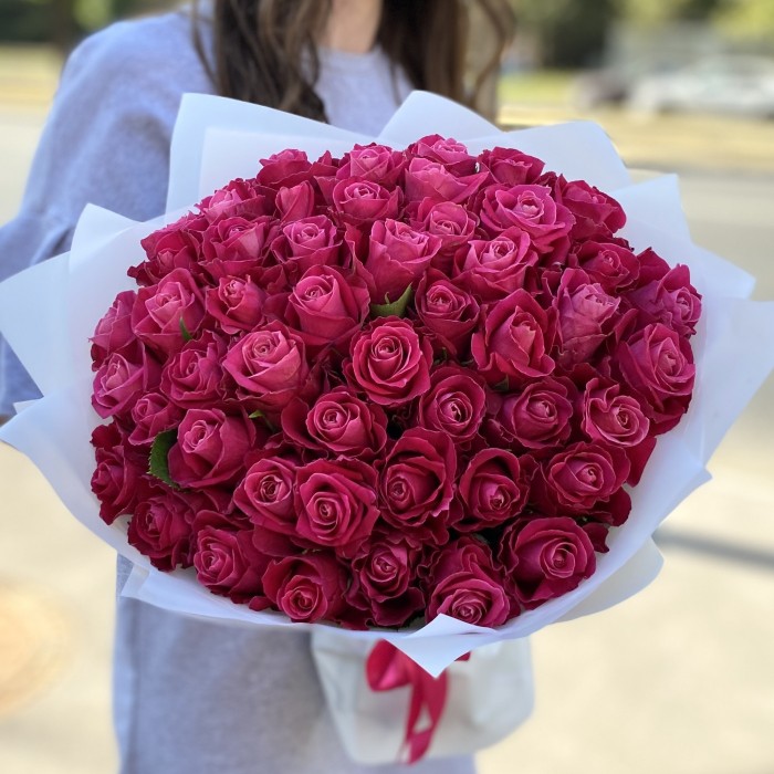 51 малиновая роза Муви Стар