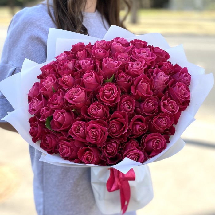 51 малиновая роза Муви Стар