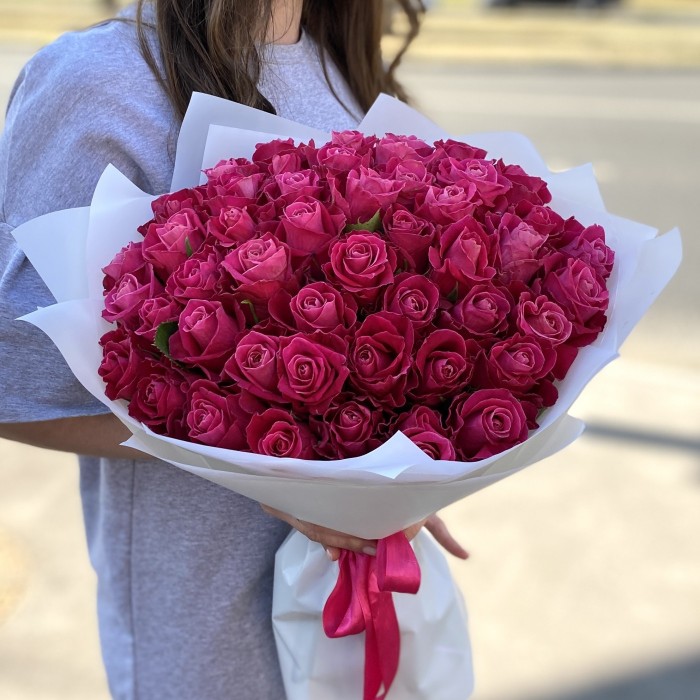 51 малиновая роза Муви Стар