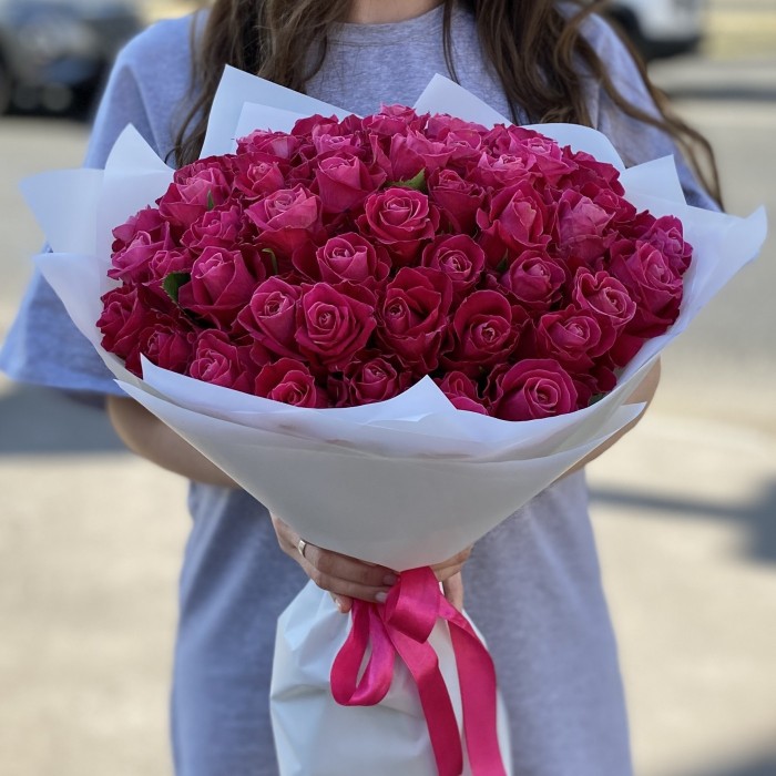 51 малиновая роза Муви Стар