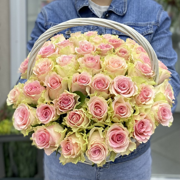 51 нежно-розовая роза в корзине