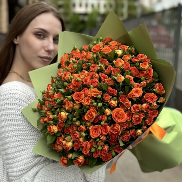 51 оранжевая кустовая роза Чарминг Бейб