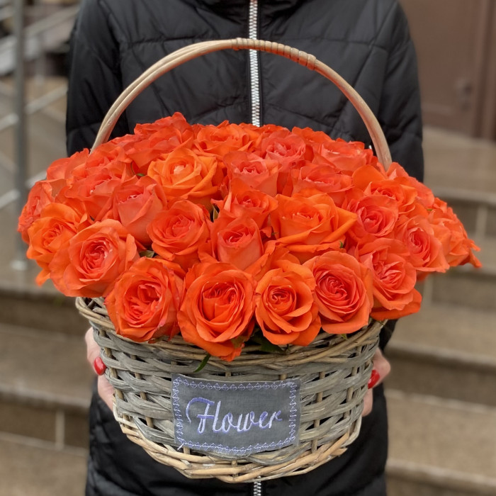 51 оранжевая роза в корзине