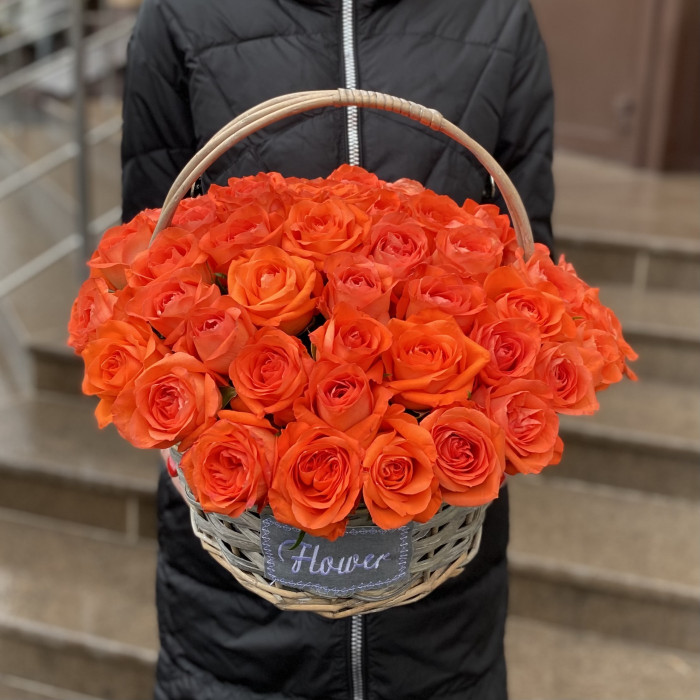 51 оранжевая роза в корзине