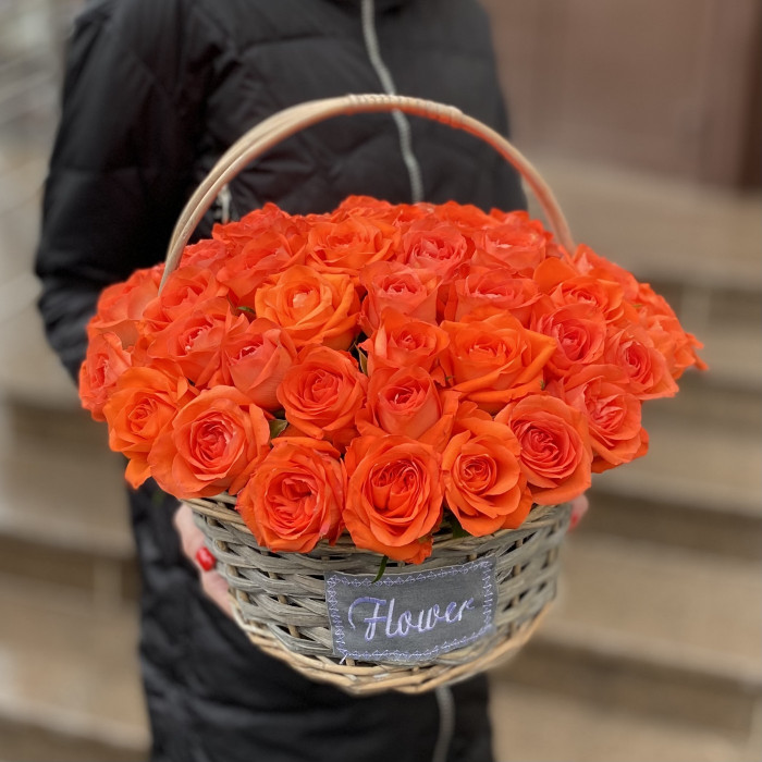 51 оранжевая роза в корзине