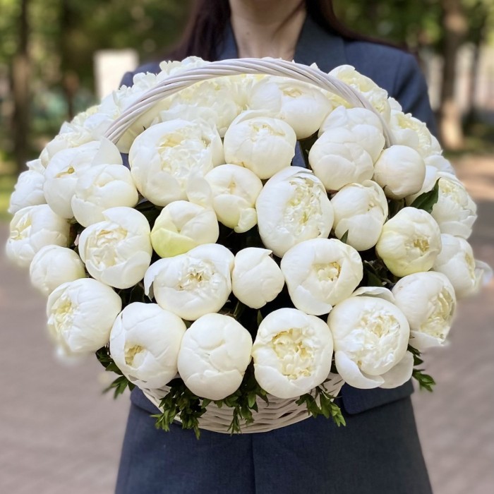 51 пион  Дюшес в корзине