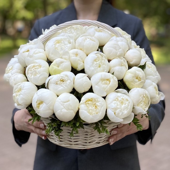 51 пион  Дюшес в корзине